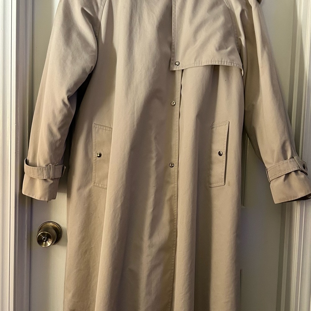 Rain Shedder lined zip out lining jacket. Size 14